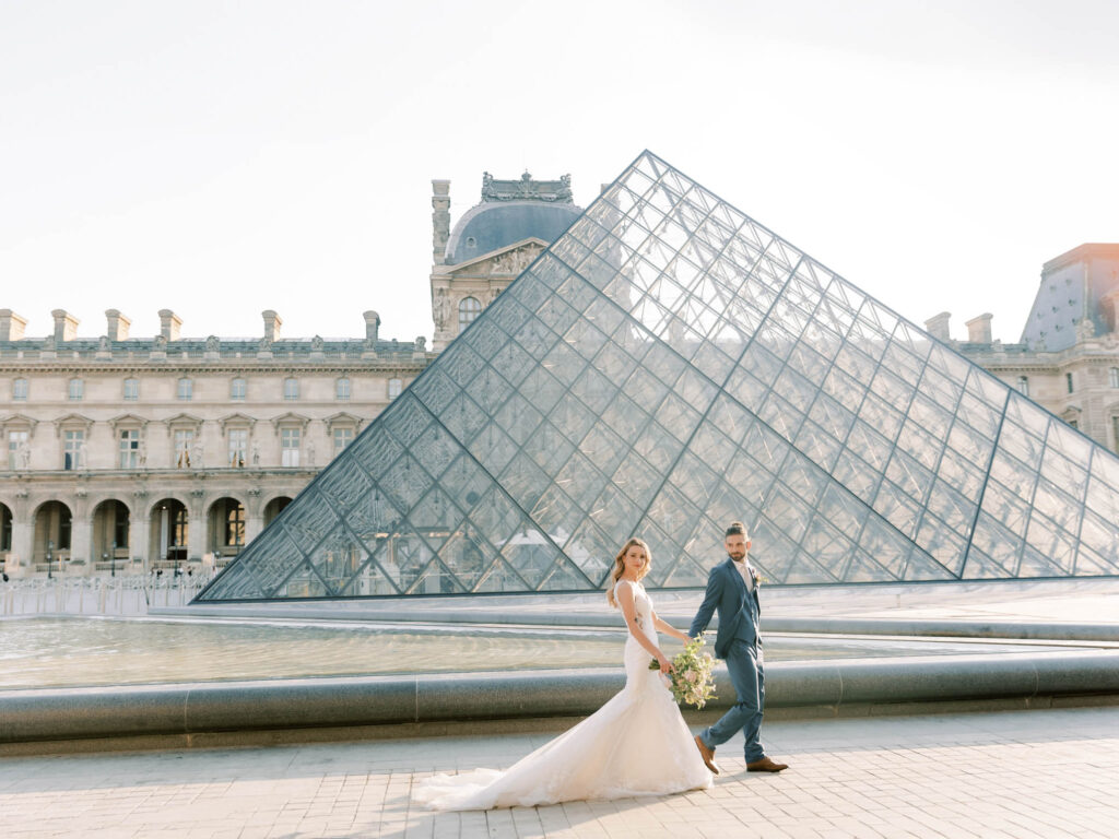 bride and groom at pyramid  of Louvre Paris