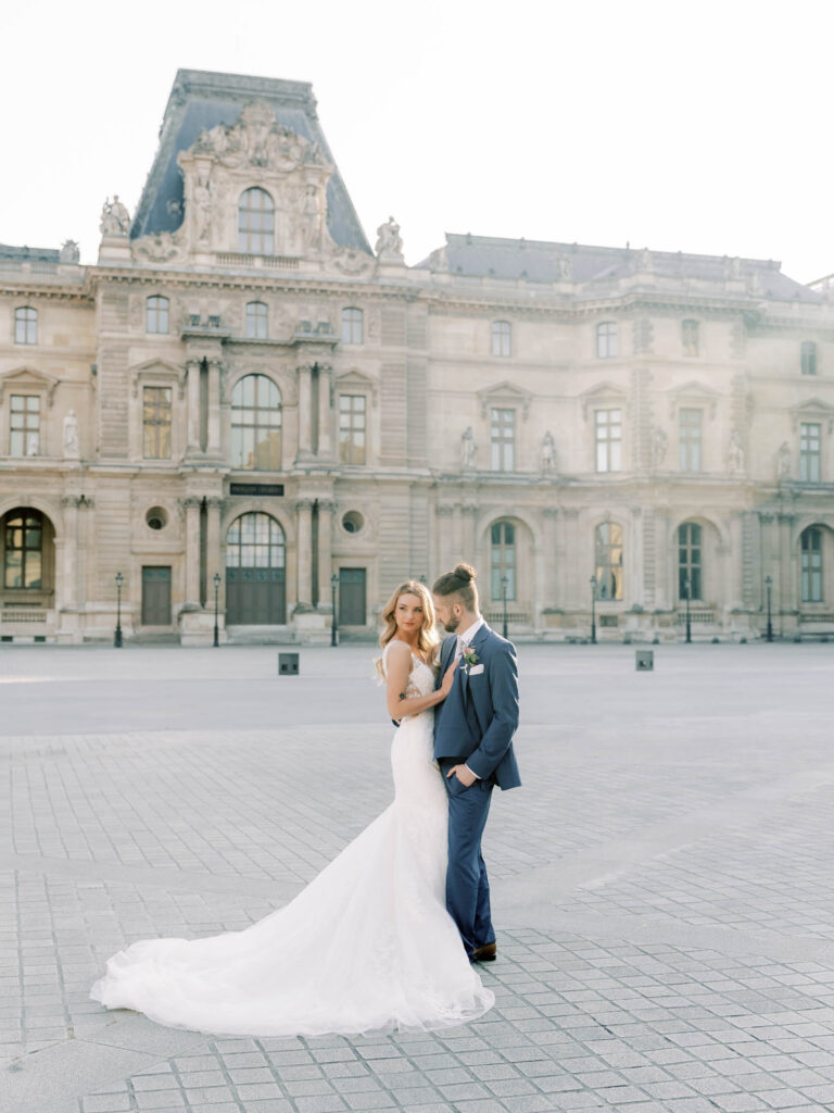 bride and groom at Louvre Paris